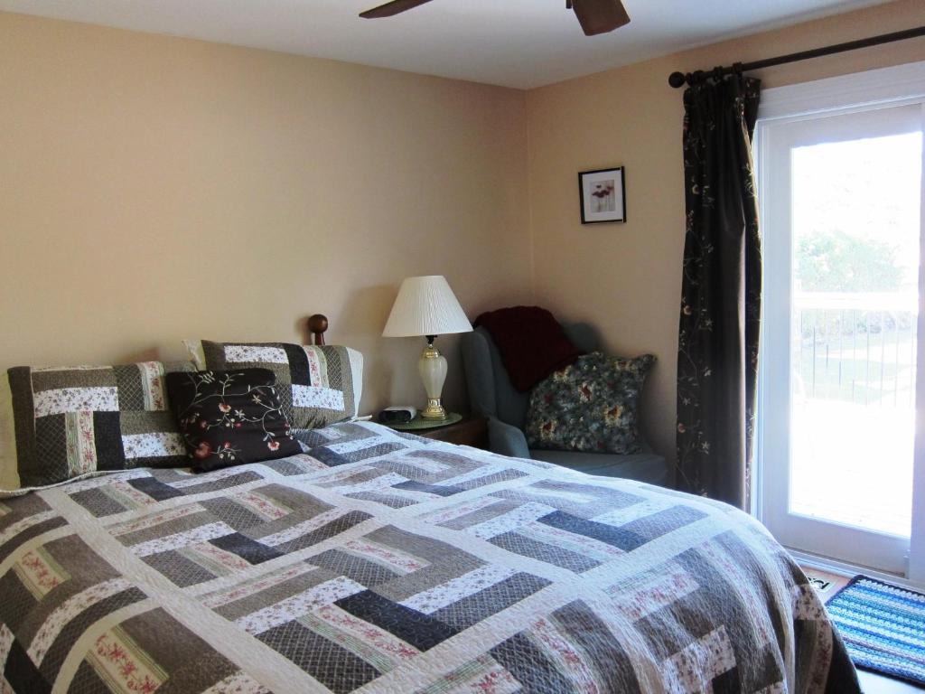Twin Pines Bed And Breakfastピーターボロ エクステリア 写真